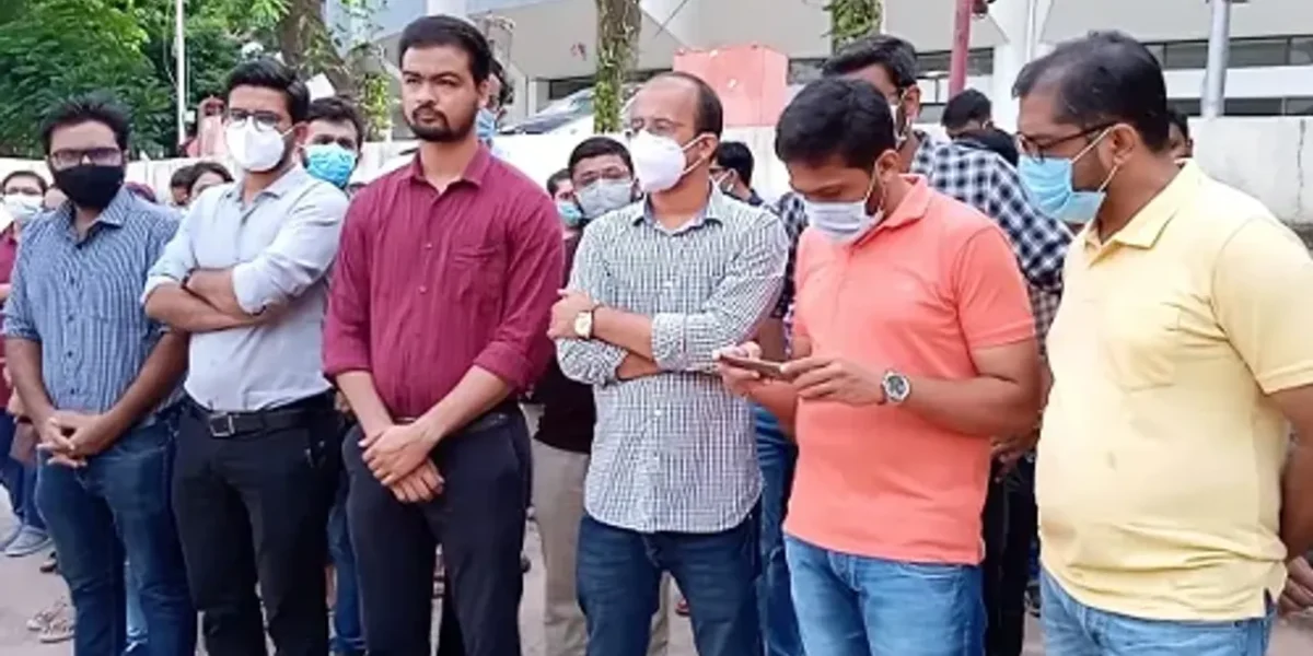 Protesting doctors in Vadodara started emergency services after verbal positive assurance from government
