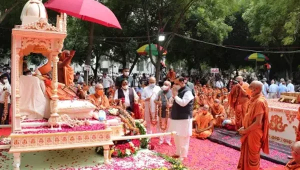 Chief Minister Vijay Rupani and Deputy CM Nitin Patel paid homage to Hariprasad Swami at Sokhada