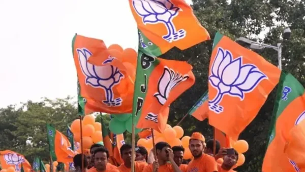 BJP woman corporator of Vadodara celebrate birthday flouting Corona guidelines