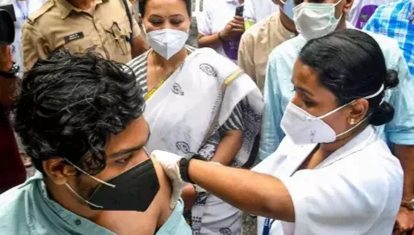 India registers 37,593 new coronavirus infections