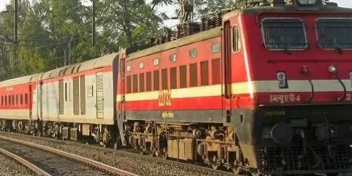 Additional halt provided at Surat to Kochuveli – Chandigarh Sampark Kranti Special