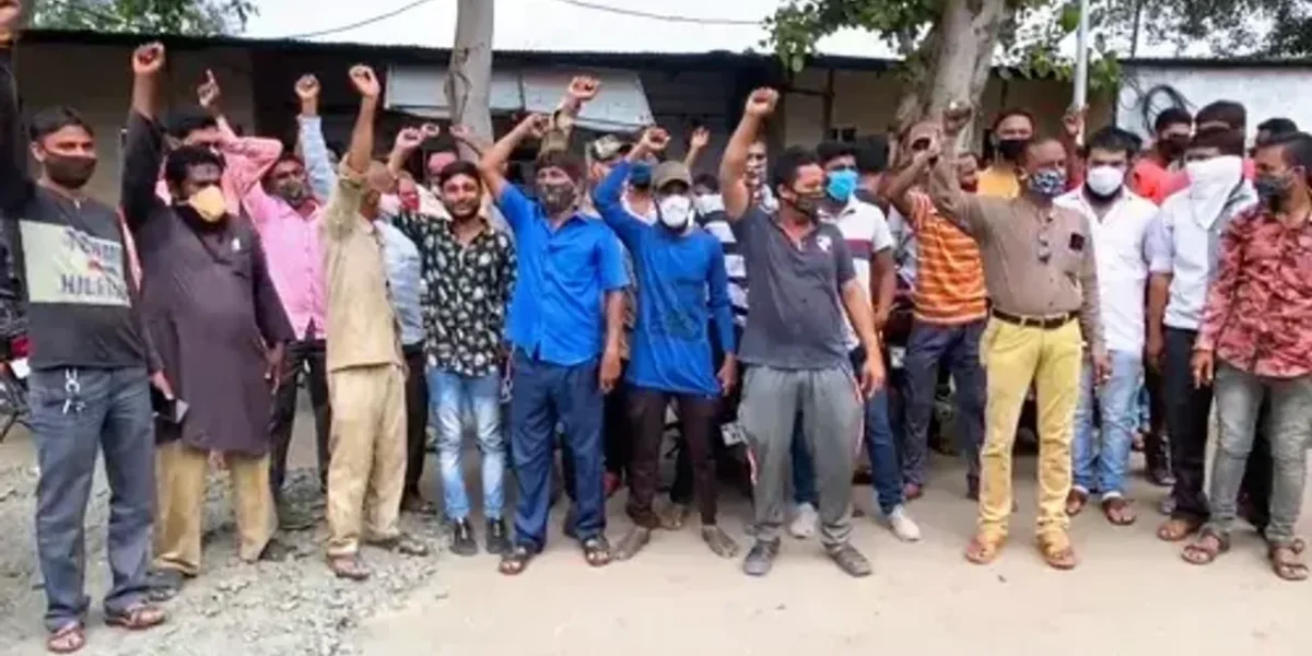 Contract driver of Vadodara Mahanagar Seva Sadan’s vehicle pool went on strike alleging for not getting adequate pay