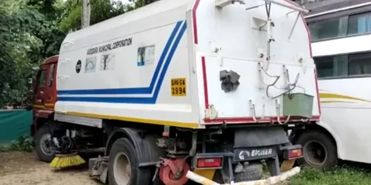 Young businessman killed by corporation’s cleaning machine on Vadodara city’s Vadsar Bridge