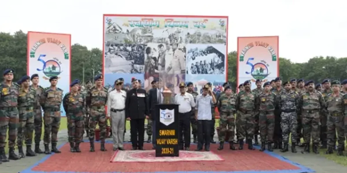 Ceremonial reception of victory flame at Vadodara