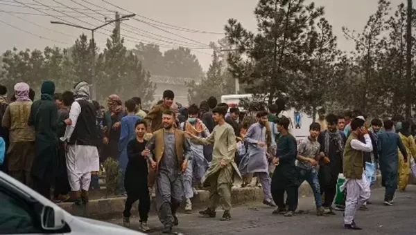 Reports: Taliban beat women, children with sharp objects on Kabul Airport Road despite of peace promise