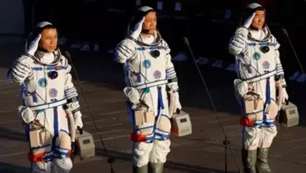 3 Chinese astronauts return to Earth after 90 days in space