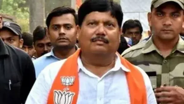 Three bombs hurled at BJP MP Arjun Singh’s home in Kolkata