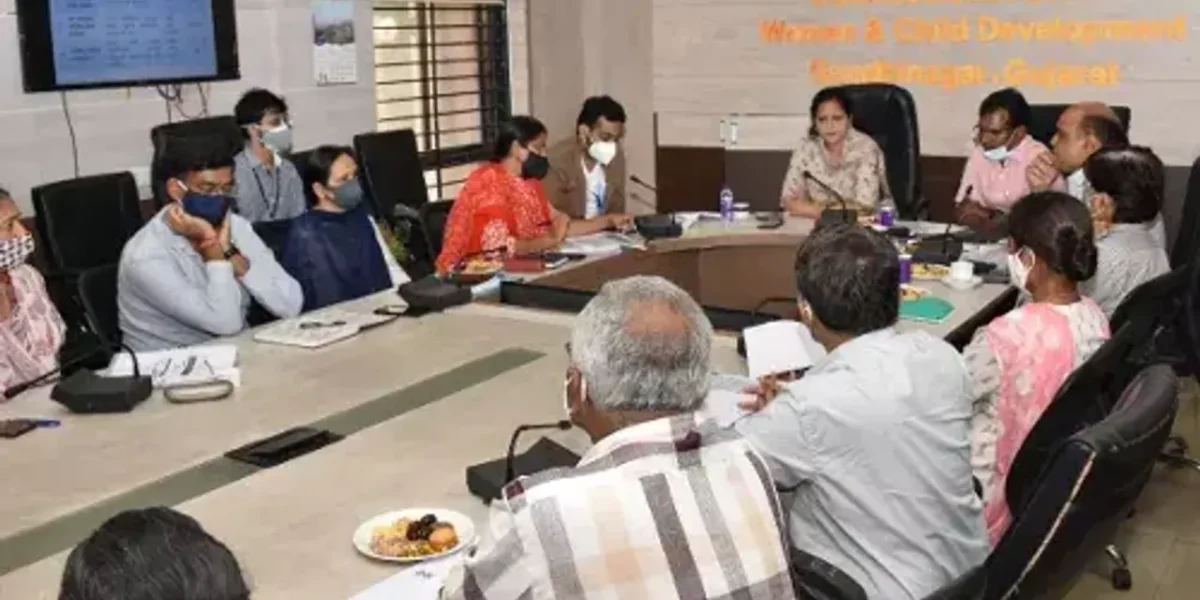 Minister of State for Women and Child Welfare, Manisha Vakil, visited office of Commissioner of Women and Child Development