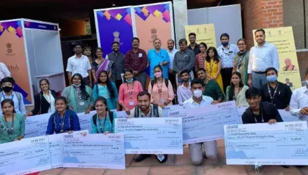 Parul University’s 18 Teams of Innovators receiving cumulative grant of Rs. 11,18,070