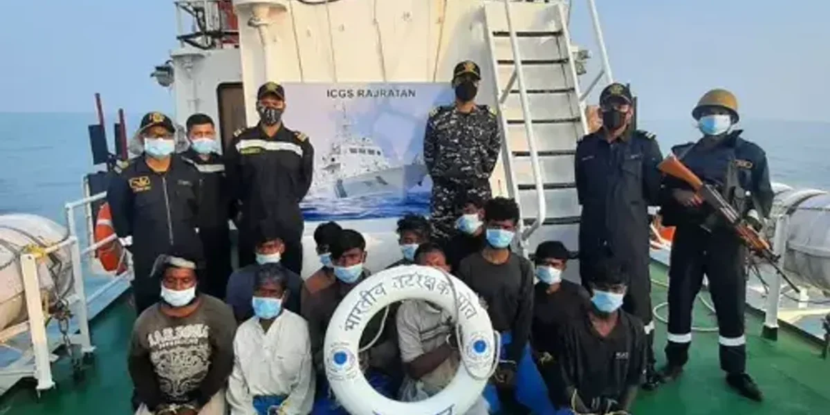 Indian Coast Guard apprehends Pakistani fishing boat