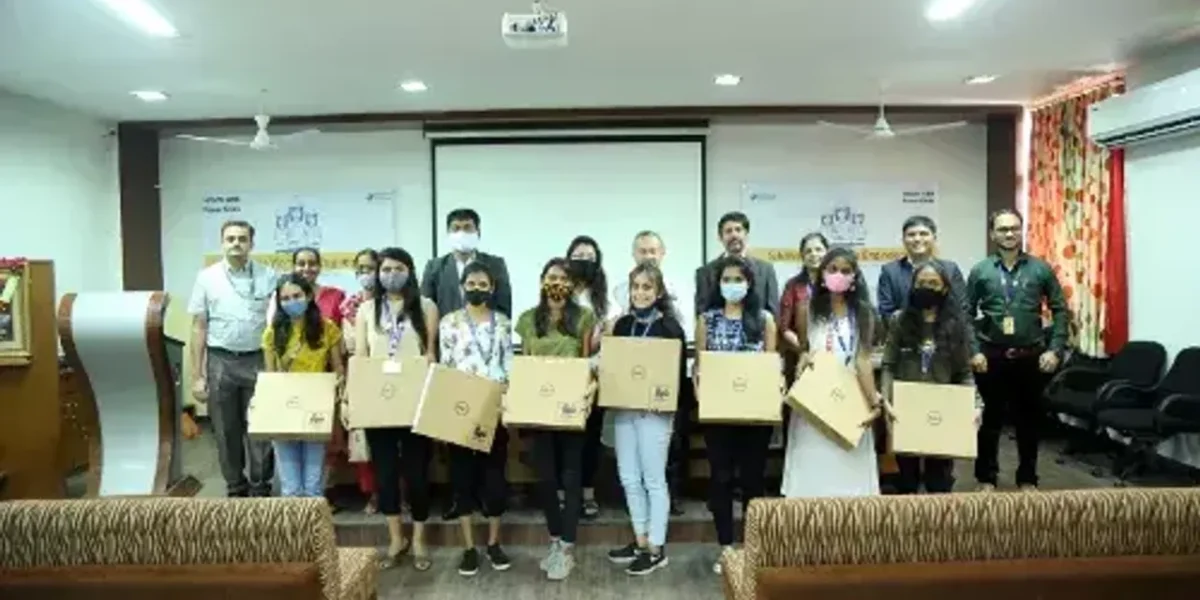 Parul University’s girl student engineers receive scholarships and laptops under the Women in Engineering program
