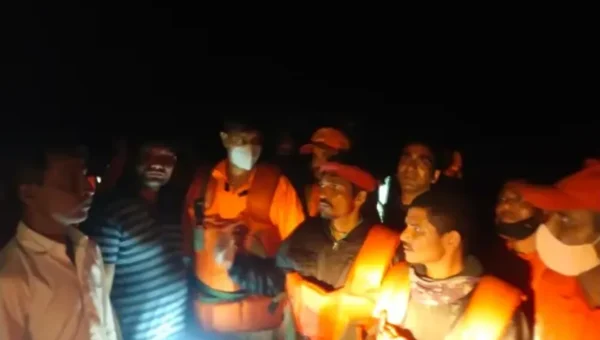 Vadodara 06 NDRF team rescued two in a night operation at Amreli district