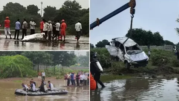 Naval rescue teams extend diving assistance during relief operations in Gujarat