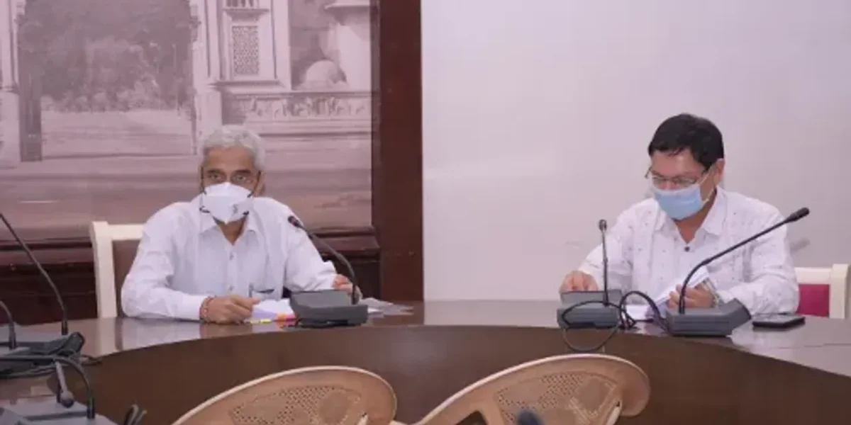 Vadodara Collector R.B. Barad directed oil traders to disclose the stock of oil and oilseeds