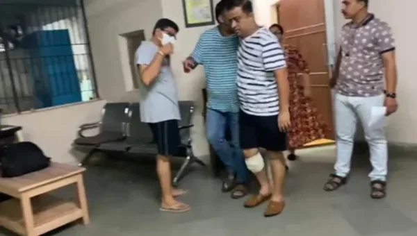 Four unknown persons tries to rob a jeweller in Vadodara
