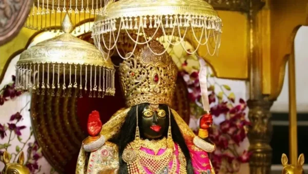 Mahisagar: Prajapati family of Virpur makes clay “garba”, installation is done in Navratri
