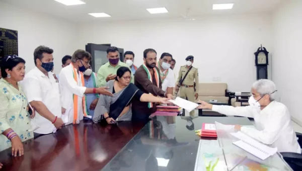 Vadodara teacher made indecent remarks on Mahatma Gandhi and Jawaharlal Nehru in online class