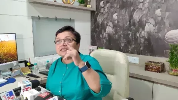 Lung specialist in Vadodara put serious allegations on Sterling hospital for charging money against the corporation guidelines