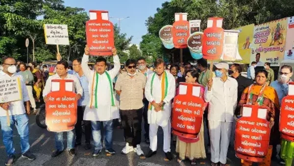 Vadodara Congress burn symbolic effigy of Ravan in protest against rising fuel and milk prices