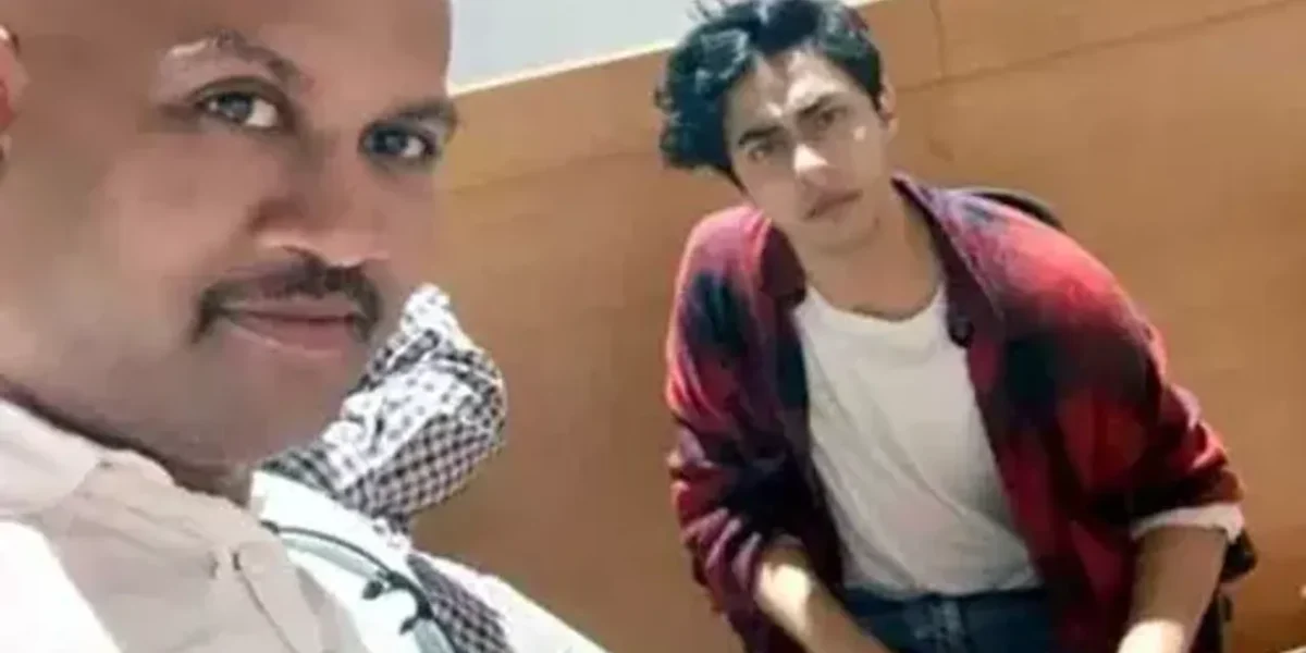 Pune Police issues lookout circular against man in viral selfie with Aryan Khan