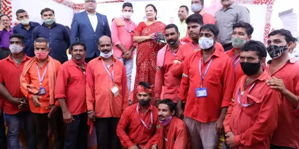 Minister of State for Railways inagurated various facilities at Surat