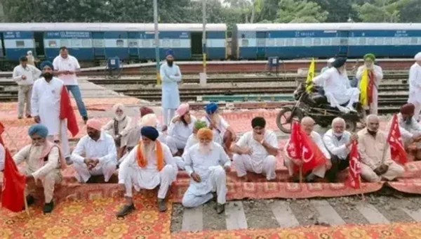 Farmers block railway tracks in Punjab, Haryana deploys RAF