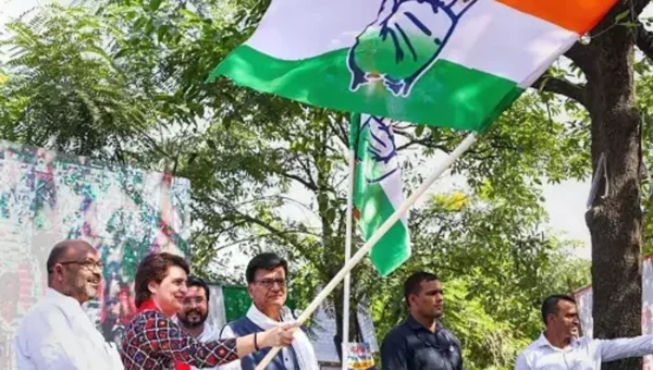 Priyanka promises free medical care up to Rs 10 lakh if Congress wins UP