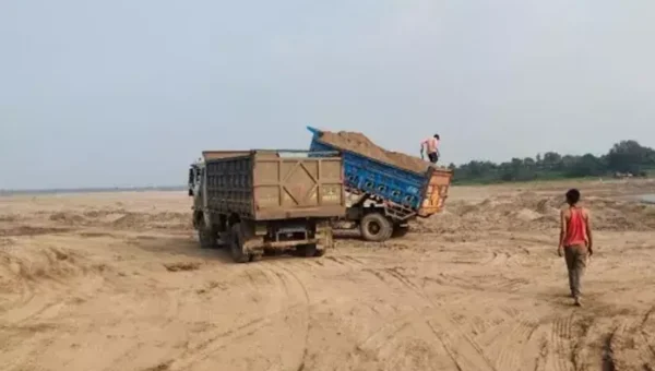 Minerals team stops unauthorized mining of sand in Kothia village of Karjan taluka