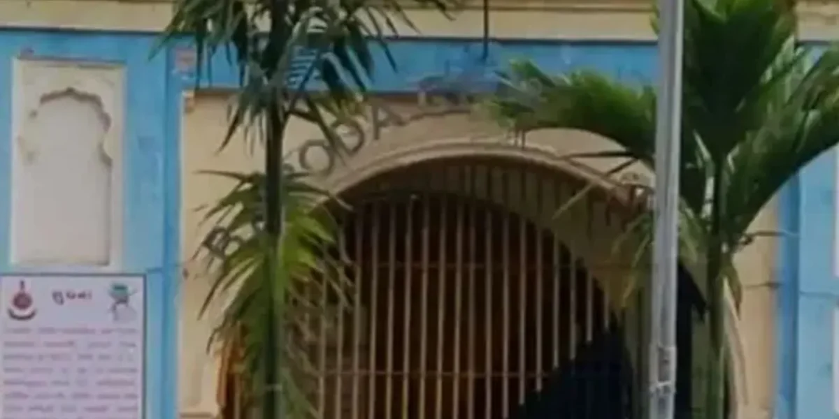 Complaint lodged against mob including jail staff for racist slurs and beating a inmate of Vadodara central jail