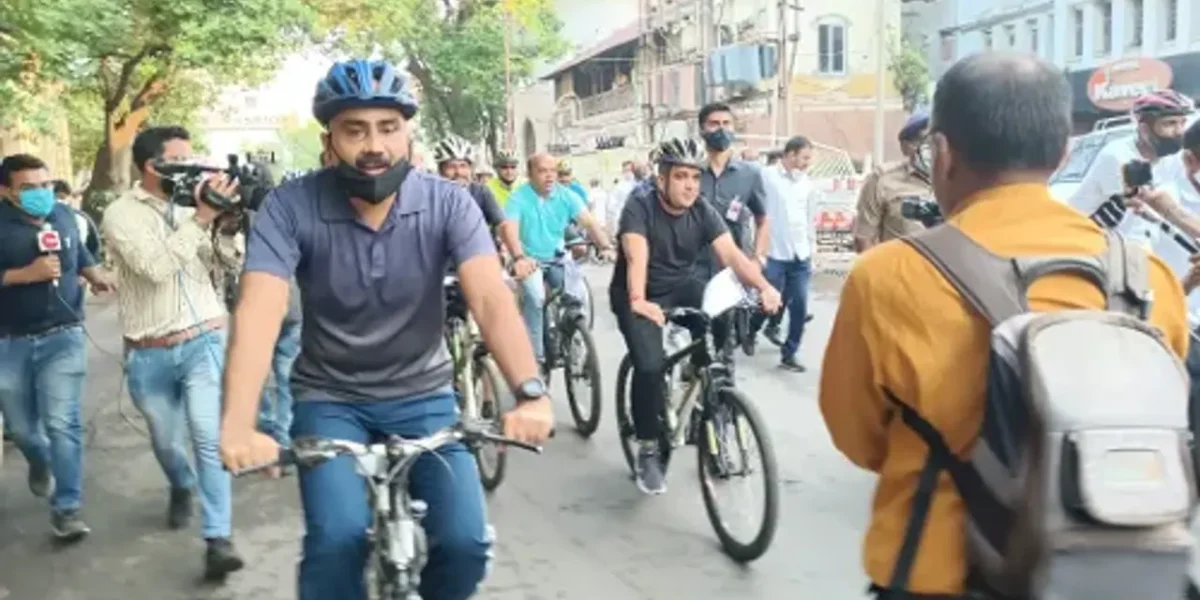 Minister of State for Home, Harsh Sanghavi cycling on Vadodara roads