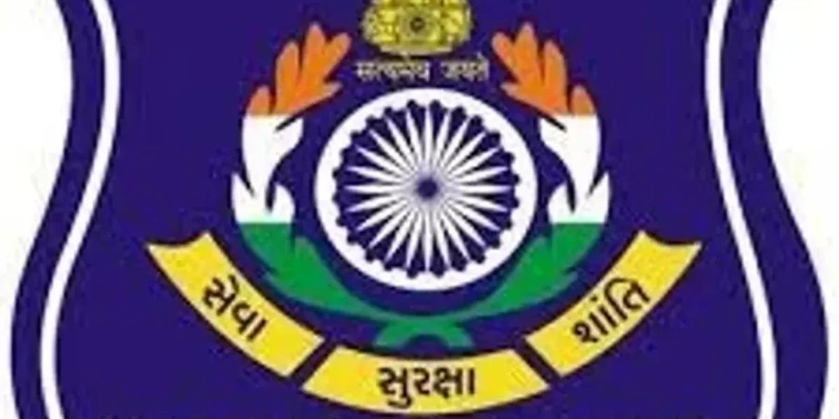 Vadodara police handover 82 lost mobiles to their owners