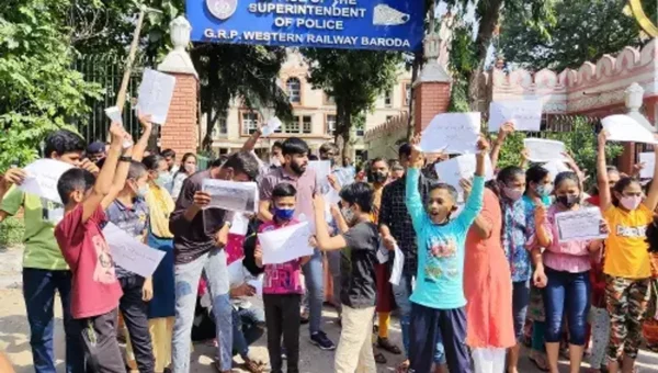Police families agitation over grade pay reached Vadodara