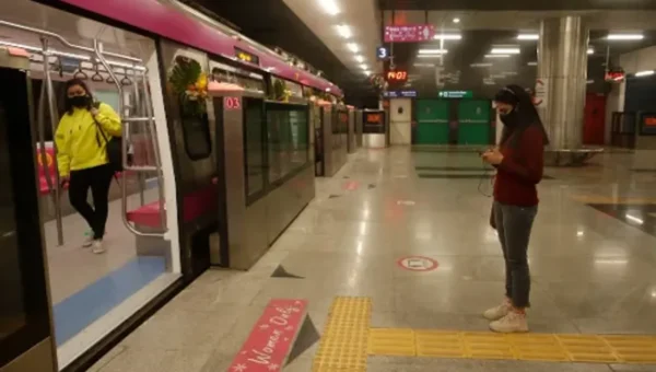 Free WiFi services at all stations of Delhi metro’s yellow line
