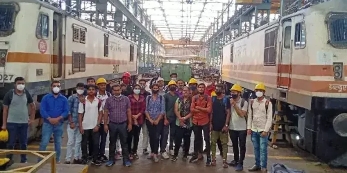 Western Railway takes a leap in advancement of Skill India Mission through Rail Kaushal Vikas Yojna