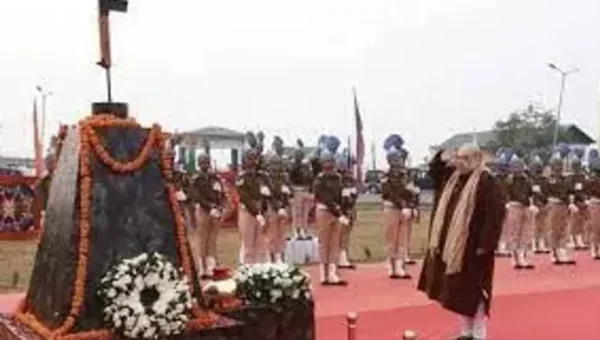 Amit Shah spends night in J&K at CRPF camp, pays a tribute to Pulwama Martyrs