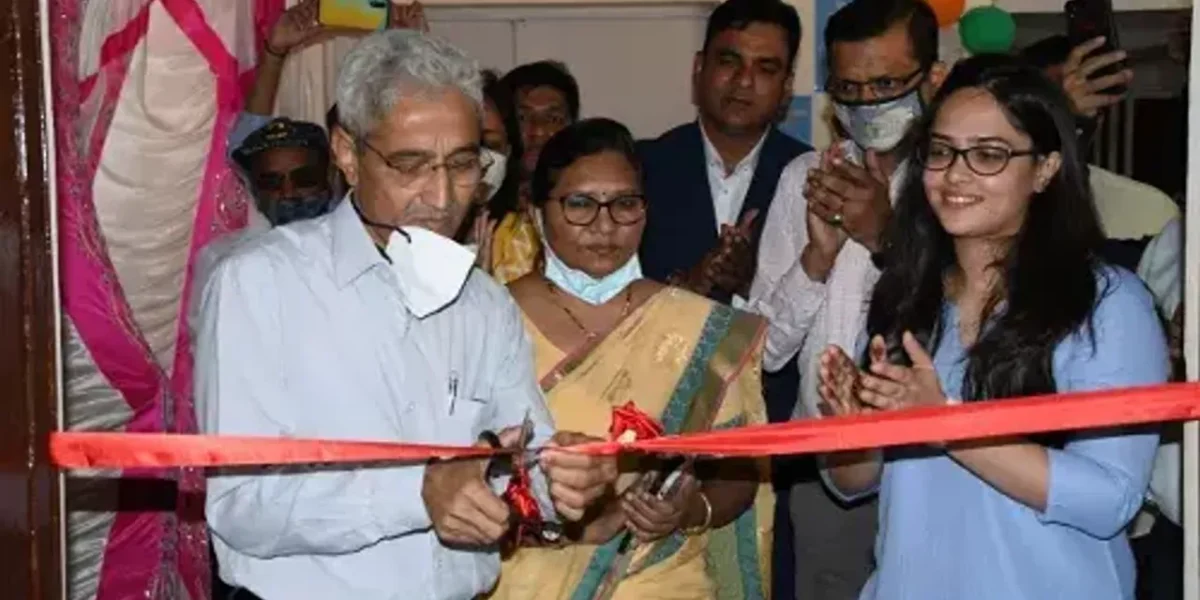 Vadodara District Collector R.B. Barad inagurate Mini Science Center at Rustampura Primary School in Waghodia village