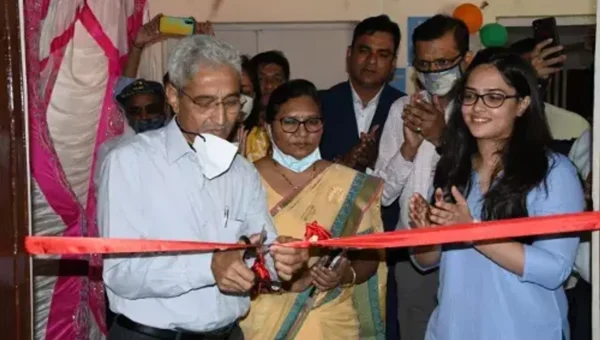 Vadodara District Collector R.B. Barad inagurate Mini Science Center at Rustampura Primary School in Waghodia village
