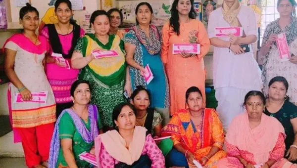 Umang foundation in Vadodara donated 150 sanitary napkins to underprivileged ladies on Diwali