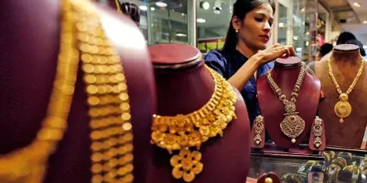 Gold price drops big in futures trade ahead of Diwali