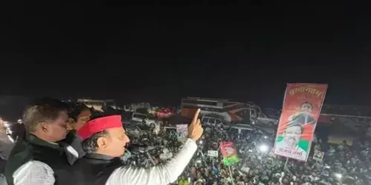 Akhilesh Yadav completes his yatra on the newly inaugurated expressway