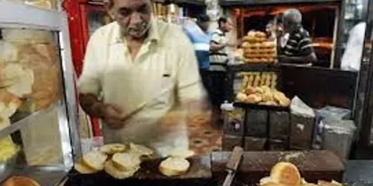 Order to remove non-veg larries selling food on main roads in Vadodara