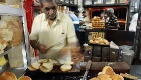 Order to remove non-veg larries selling food on main roads in Vadodara