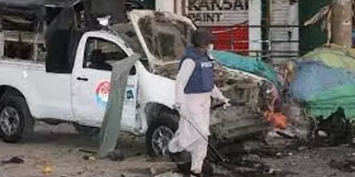 A bomb blast in Quetta injured two police officers and five civilians: Pakistan