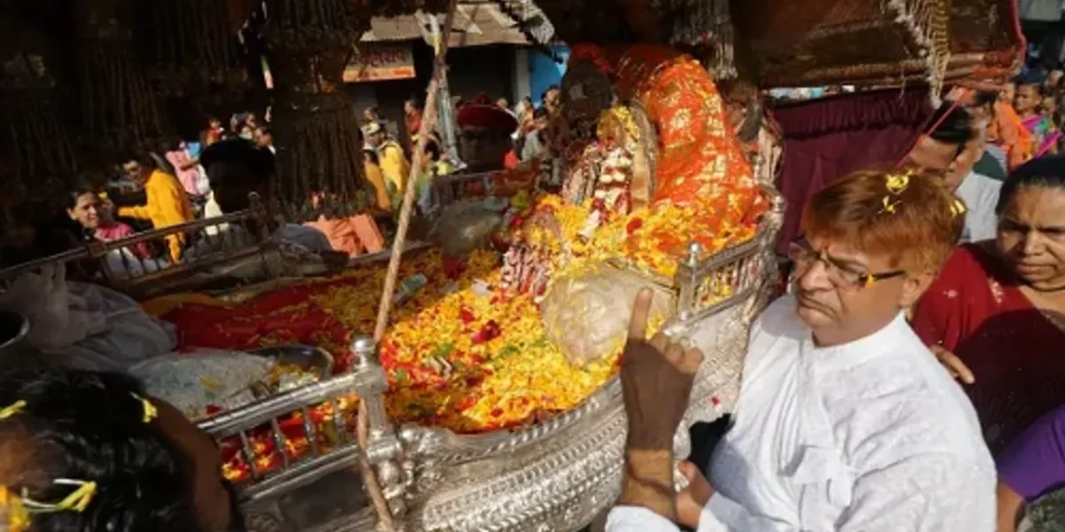Historical Lord Vitthalnathji Procession carried in Vadodara with only 15 people