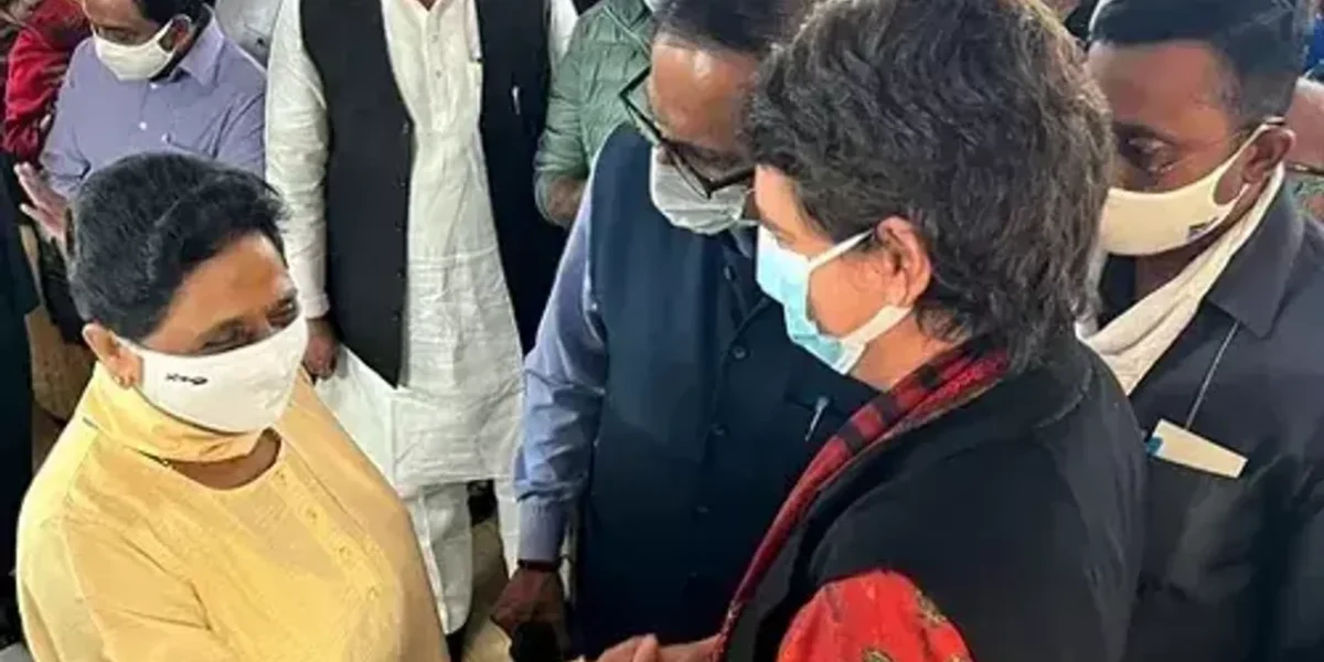 Priyanka Gandhi visits Mayawati, offers condolences for her mother’s death
