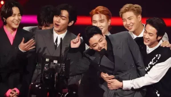 American Music Awards: BTS and Taylor Swift take top awards
