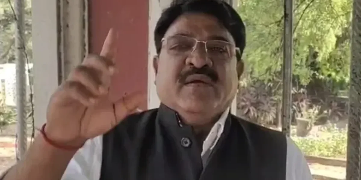 Vadodara Congress leader Narendra Ravat put serious allegations on Sanjeev Shah former chief administrator of Oasis