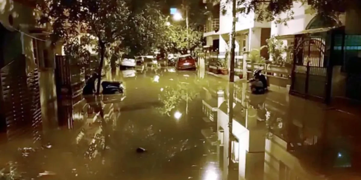 Bengaluru roads waterlogged, several areas submerged as downpour wreaks havoc in city