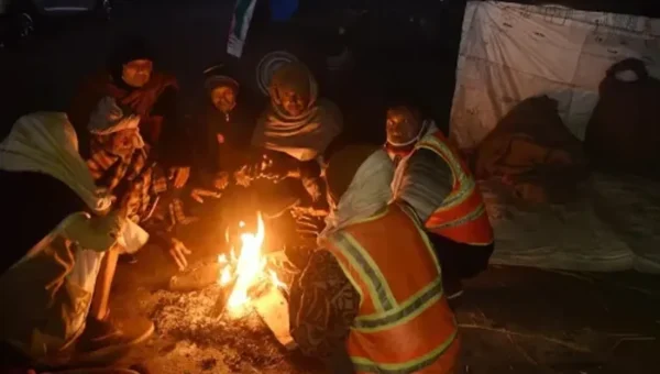 Delhi temperature dips to 4.6 on Sunday morning