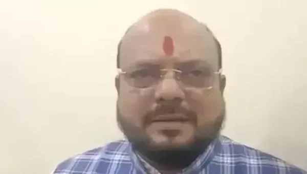 Maharashtra Minister Gulabrao Patil apologises for remarking about “roads like Hema Malini’s cheeks.”